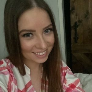 Meet your Posher, Rebecca